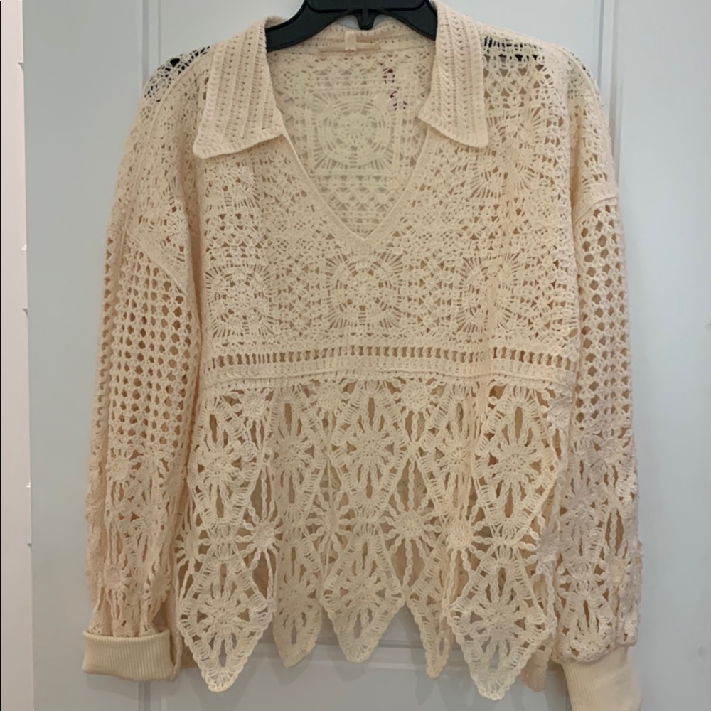 Solitaire Cream Crochet Lace Sweater with scalloped hem! Size L Never worn .